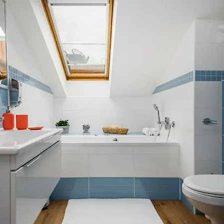 Mia Cozy With Castle View, Parking & Ac Apartment *