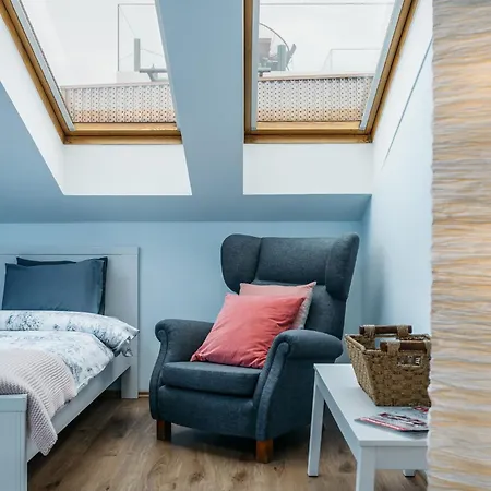 Mia Cozy With Castle View, Parking & Ac