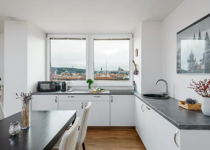 Mia Cozy With Castle View, Parking & Ac Prague