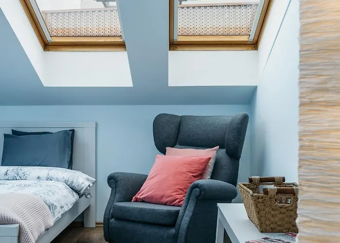 Mia Cozy With Castle View, Parking & Ac